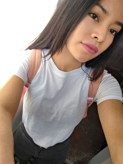 Joven hermosa de 20 años follando con caballo